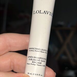 LOLA VIE Perfecting Leave-In Conditioner - White